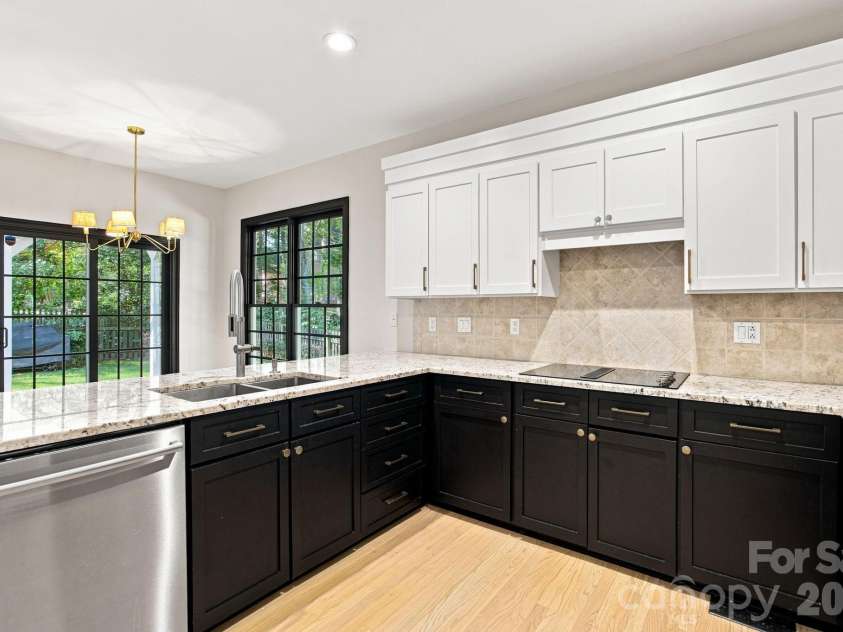 5111 Downing Creek Drive, Charlotte, NC 28269.  MLS# CAR4418841, YatesRealty ID 50096. 