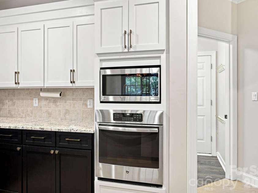 5111 Downing Creek Drive, Charlotte, NC 28269.  MLS# CAR4418841, YatesRealty ID 50096. 