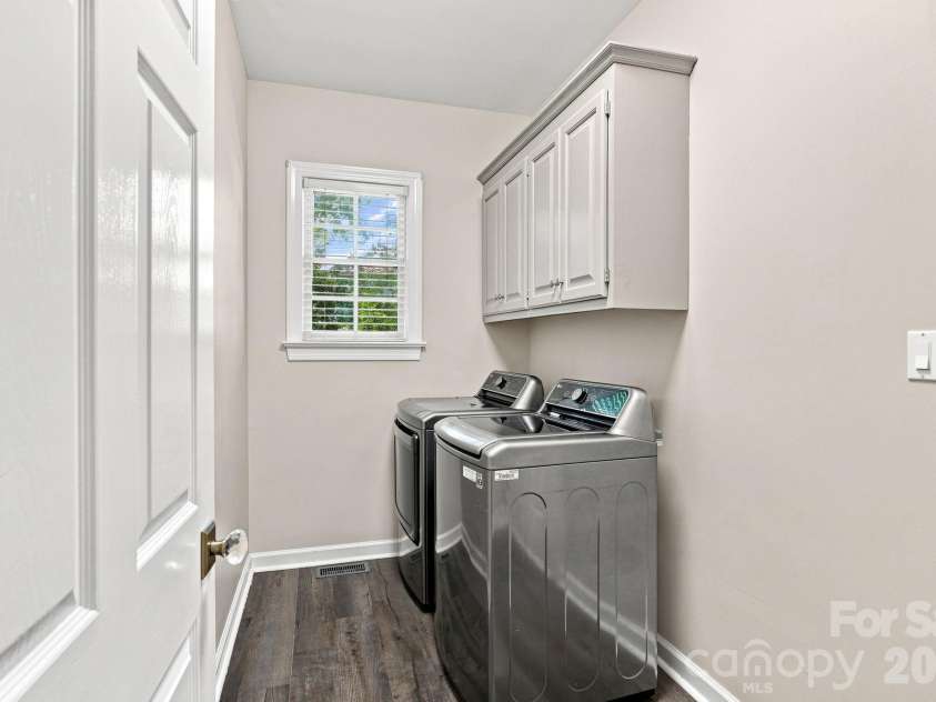 5111 Downing Creek Drive, Charlotte, NC 28269.  MLS# CAR4418841, YatesRealty ID 50096. 