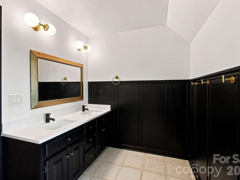 5111 Downing Creek Drive, Charlotte, NC 28269.  MLS# CAR4418841, YatesRealty ID 50096. 