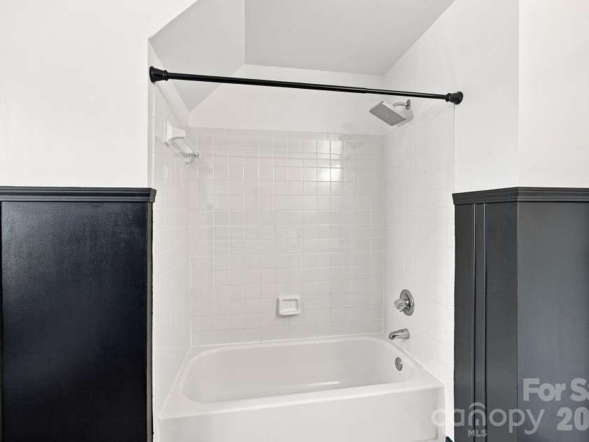 5111 Downing Creek Drive, Charlotte, NC 28269.  MLS# CAR4418841, YatesRealty ID 50096. 