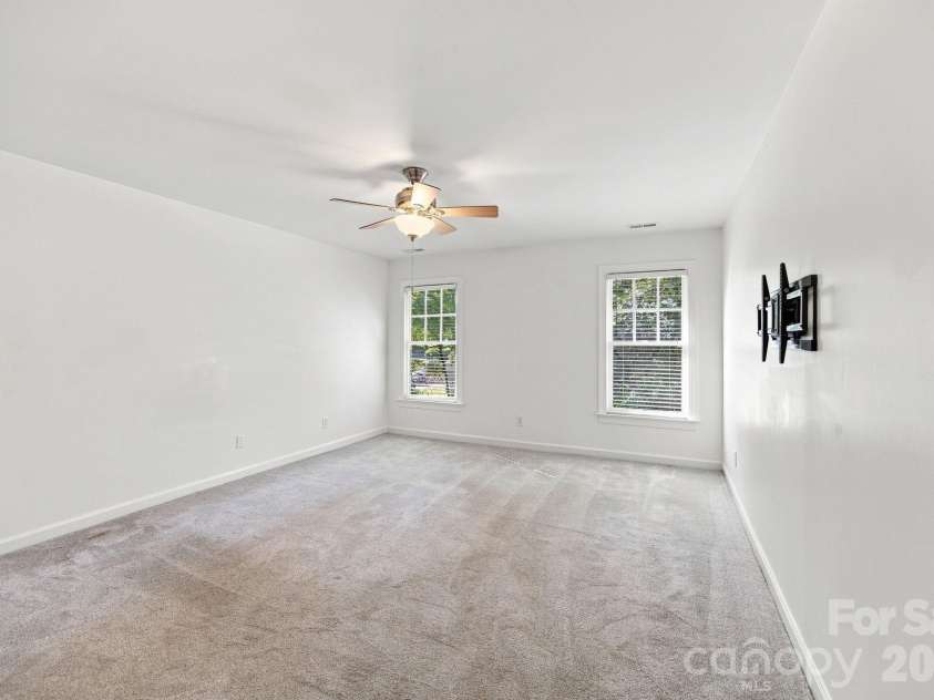 5111 Downing Creek Drive, Charlotte, NC 28269.  MLS# CAR4418841, YatesRealty ID 50096. 