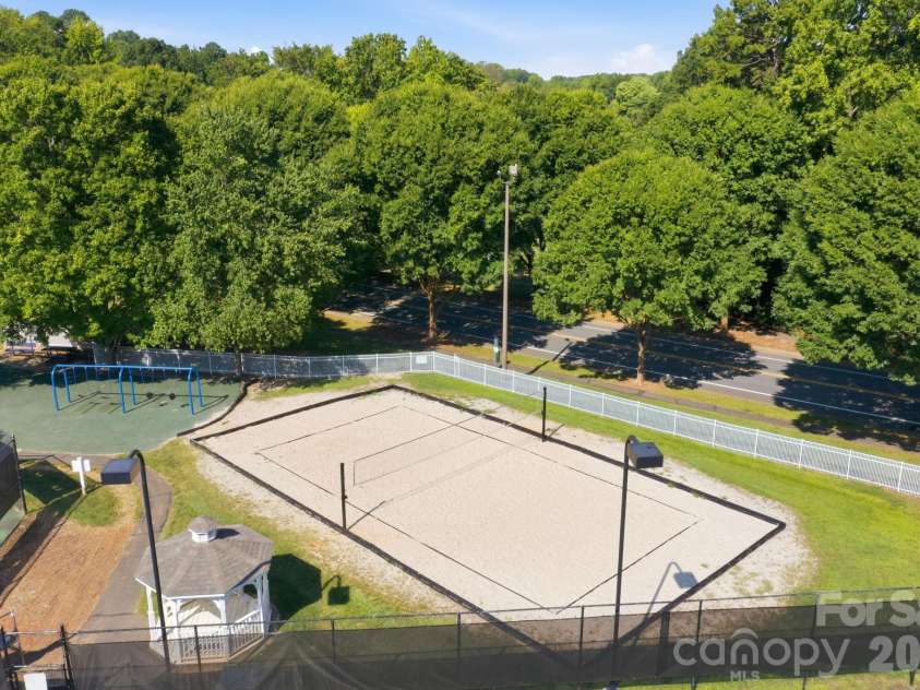 5111 Downing Creek Drive, Charlotte, NC 28269.  MLS# CAR4418841, YatesRealty ID 50096. 