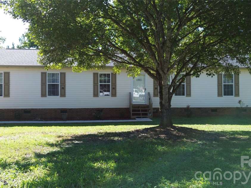 109 Grand Acres Lane, Maiden, NC 28650.  MLS# CAR4423474, YatesRealty ID 50097. 