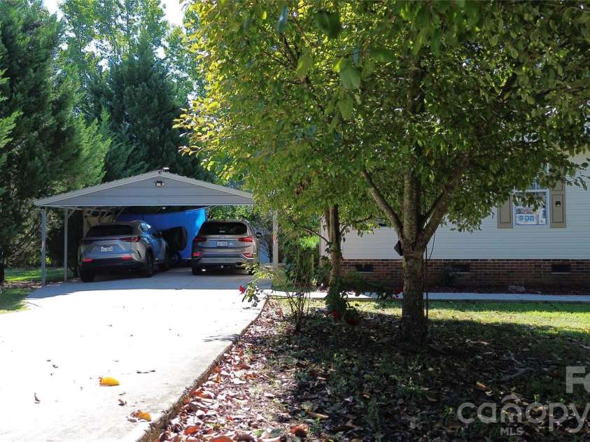 109 Grand Acres Lane, Maiden, NC 28650.  MLS# CAR4423474, YatesRealty ID 50097. 
