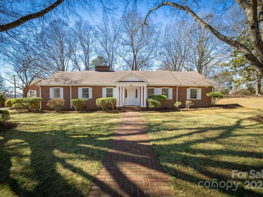 924 Main Avenue, Newton, NC 28658.  MLS# CAR4224742, YatesRealty ID 5010. 