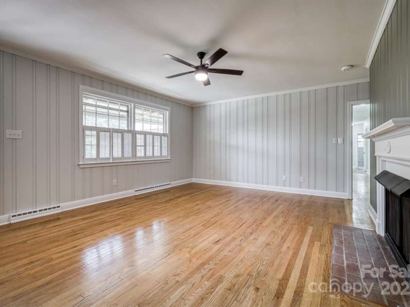 924 Main Avenue, Newton, NC 28658.  MLS# CAR4224742, YatesRealty ID 5010. 