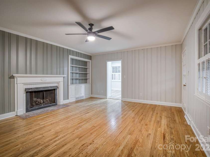 924 Main Avenue, Newton, NC 28658.  MLS# CAR4224742, YatesRealty ID 5010. 