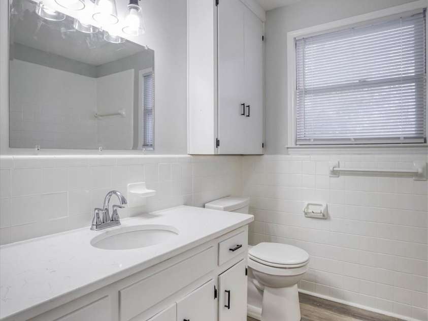 924 Main Avenue, Newton, NC 28658.  MLS# CAR4224742, YatesRealty ID 5010. Primary Bathroom