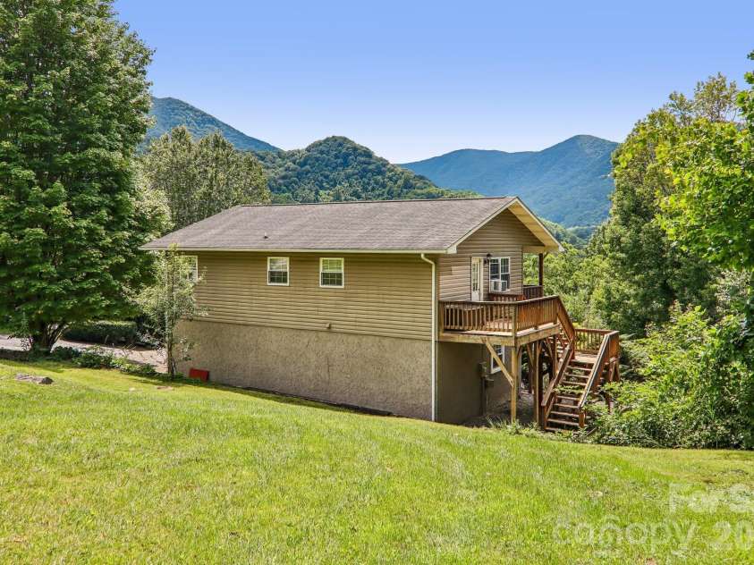 169 Highview Drive, Maggie Valley, NC 28751.  MLS# CAR4411083, YatesRealty ID 50102. 