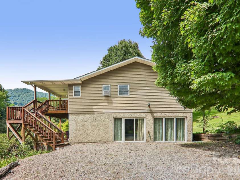 169 Highview Drive, Maggie Valley, NC 28751.  MLS# CAR4411083, YatesRealty ID 50102. Ample parking