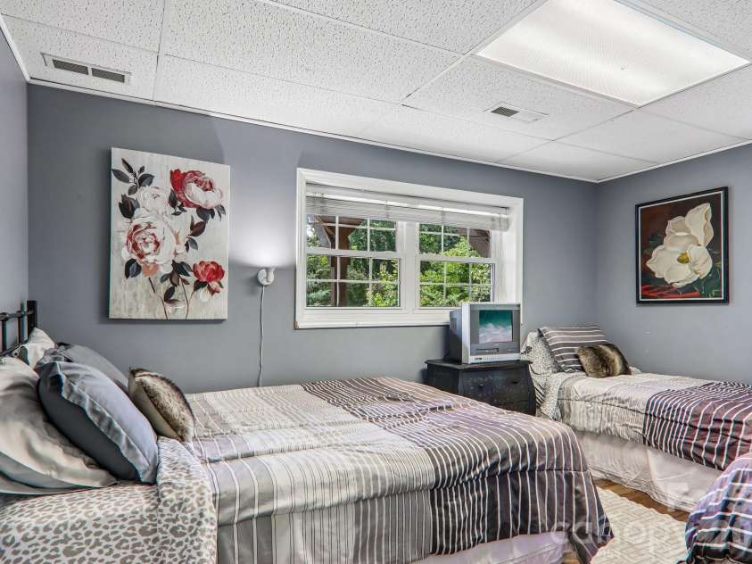 169 Highview Drive, Maggie Valley, NC 28751.  MLS# CAR4411083, YatesRealty ID 50102. Bonus room in lower level