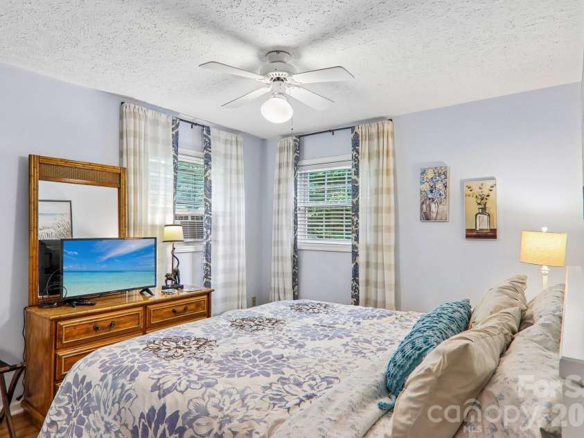 169 Highview Drive, Maggie Valley, NC 28751.  MLS# CAR4411083, YatesRealty ID 50102. Main level second bedroom