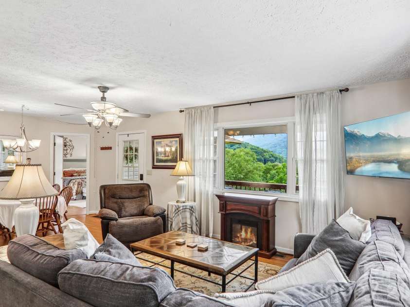 169 Highview Drive, Maggie Valley, NC 28751.  MLS# CAR4411083, YatesRealty ID 50102. Perfect mountain getaway!