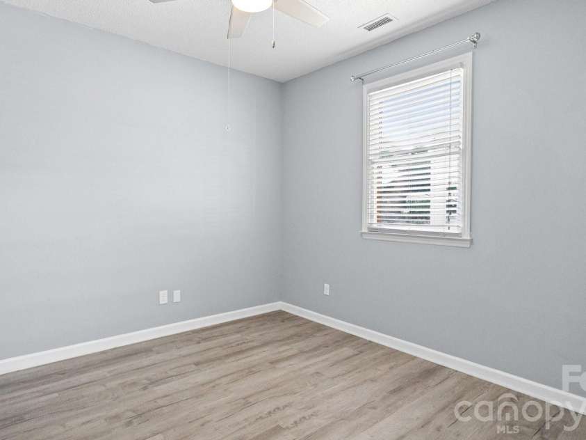 19942 Oak Leaf Circle, Cornelius, NC 28031.  MLS# CAR4423543, YatesRealty ID 50103. 