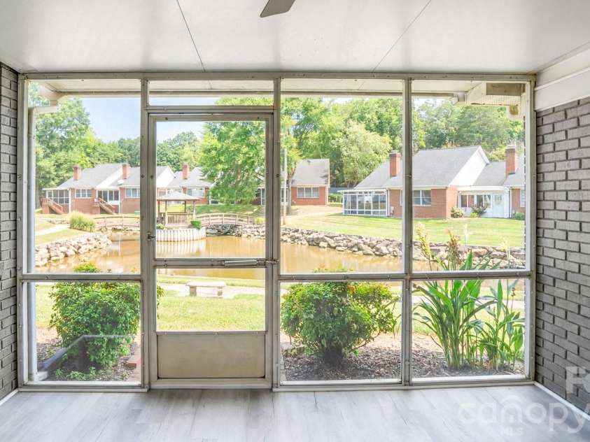 19942 Oak Leaf Circle, Cornelius, NC 28031.  MLS# CAR4423543, YatesRealty ID 50103. 