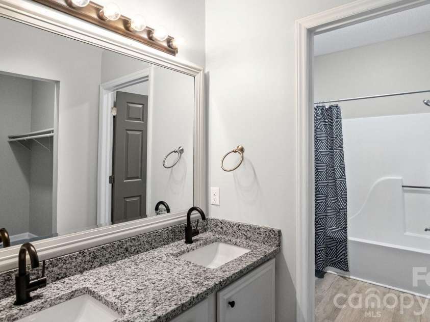 19942 Oak Leaf Circle, Cornelius, NC 28031.  MLS# CAR4423543, YatesRealty ID 50103. Dual sinks