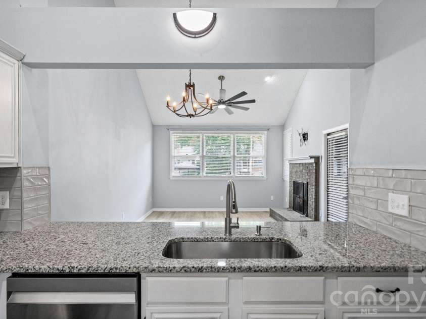 19942 Oak Leaf Circle, Cornelius, NC 28031.  MLS# CAR4423543, YatesRealty ID 50103. Loads of counter space