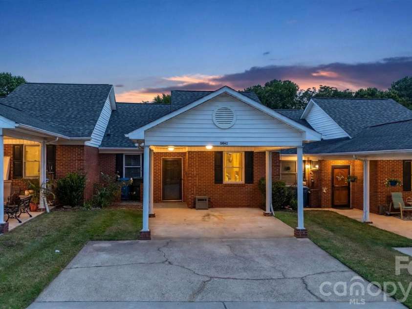 19942 Oak Leaf Circle, Cornelius, NC 28031.  MLS# CAR4423543, YatesRealty ID 50103. Peaceful and calm yet close to the conveniences