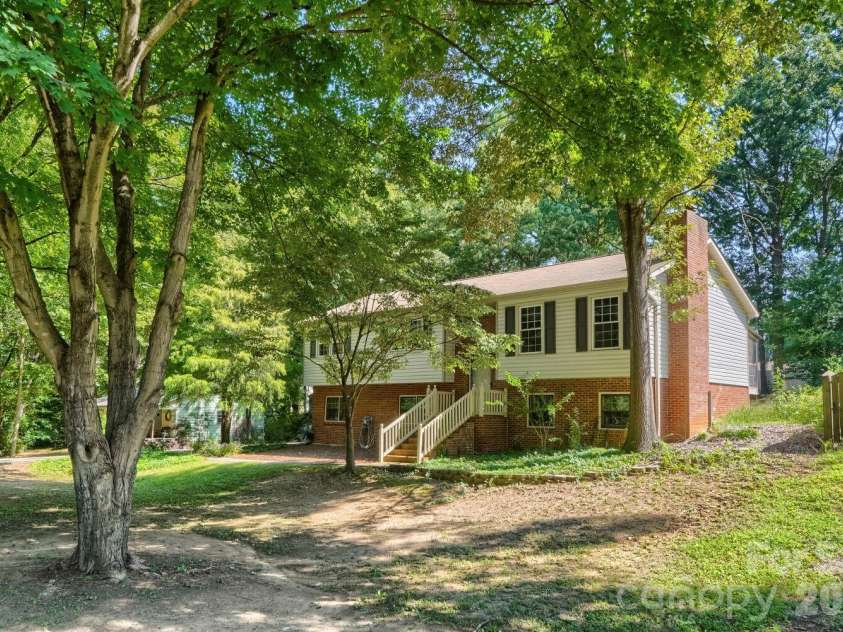 2414 Ashford Drive, Concord, NC 28027.  MLS# CAR4423444, YatesRealty ID 50104. 