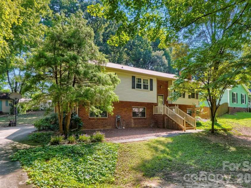2414 Ashford Drive, Concord, NC 28027.  MLS# CAR4423444, YatesRealty ID 50104. 