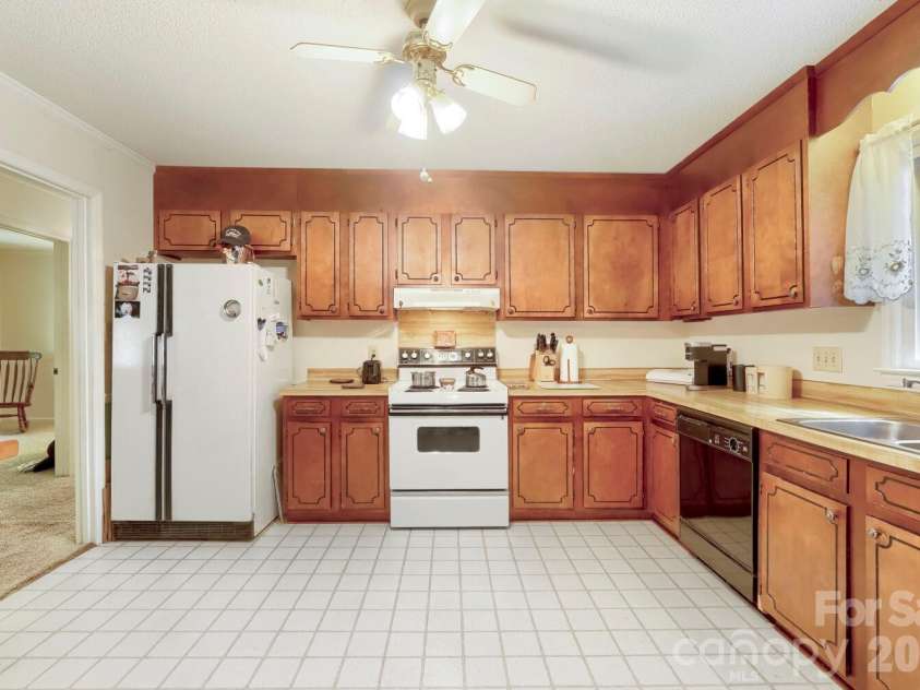 2414 Ashford Drive, Concord, NC 28027.  MLS# CAR4423444, YatesRealty ID 50104. 