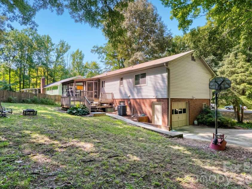 2414 Ashford Drive, Concord, NC 28027.  MLS# CAR4423444, YatesRealty ID 50104. 