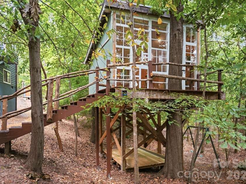 872 Old Bell Road, Charlotte, NC 28270.  MLS# CAR4417666, YatesRealty ID 50105. Custom Tree House