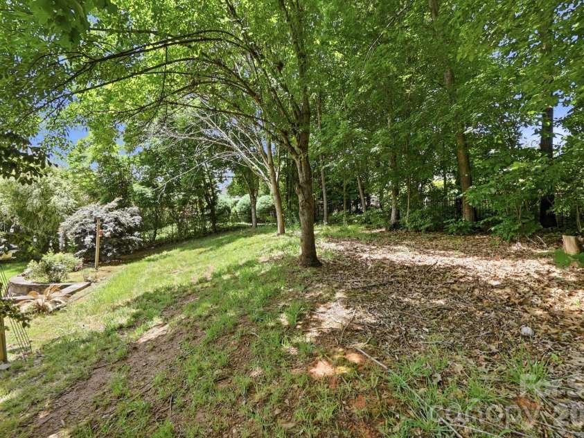8108 Morehouse Drive, Waxhaw, NC 28173.  MLS# CAR4365988, YatesRealty ID 50108. 