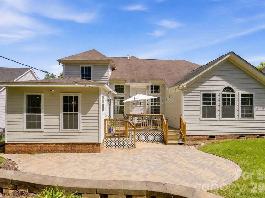 8108 Morehouse Drive, Waxhaw, NC 28173.  MLS# CAR4365988, YatesRealty ID 50108. Virtually decluttered back patio