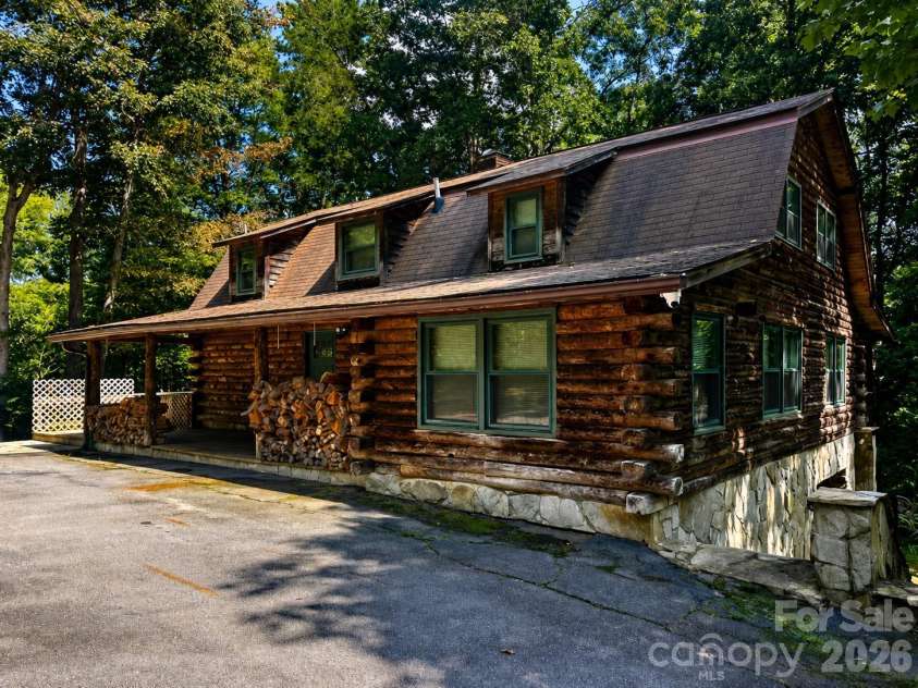 51 Sleepy Forest Drive, Leicester, NC 28748.  MLS# CAR4412266, YatesRealty ID 50110. 