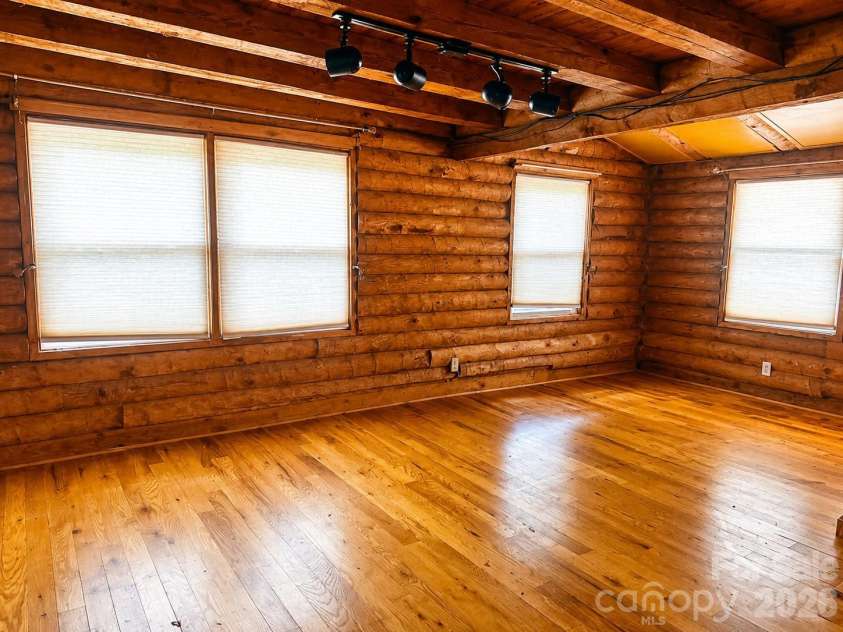 51 Sleepy Forest Drive, Leicester, NC 28748.  MLS# CAR4412266, YatesRealty ID 50110. 