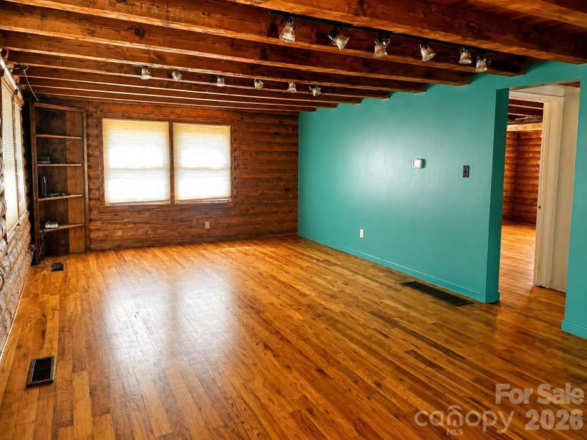 51 Sleepy Forest Drive, Leicester, NC 28748.  MLS# CAR4412266, YatesRealty ID 50110. 