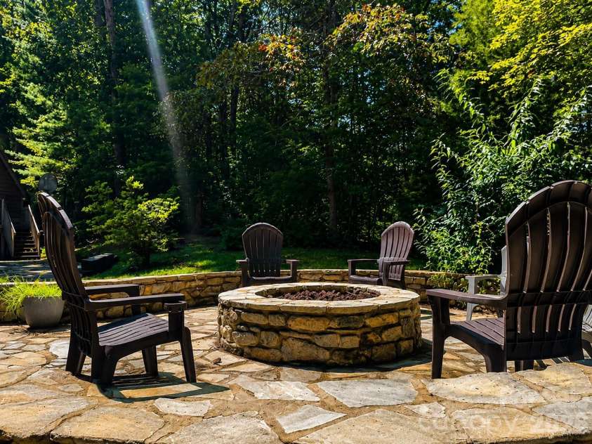 51 Sleepy Forest Drive, Leicester, NC 28748.  MLS# CAR4412266, YatesRealty ID 50110. 