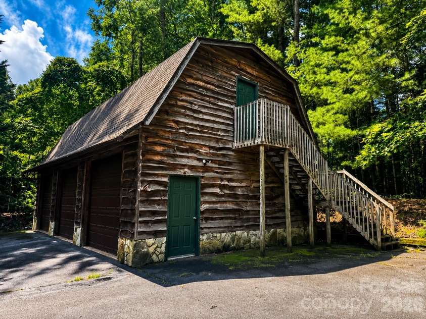 51 Sleepy Forest Drive, Leicester, NC 28748.  MLS# CAR4412266, YatesRealty ID 50110. 