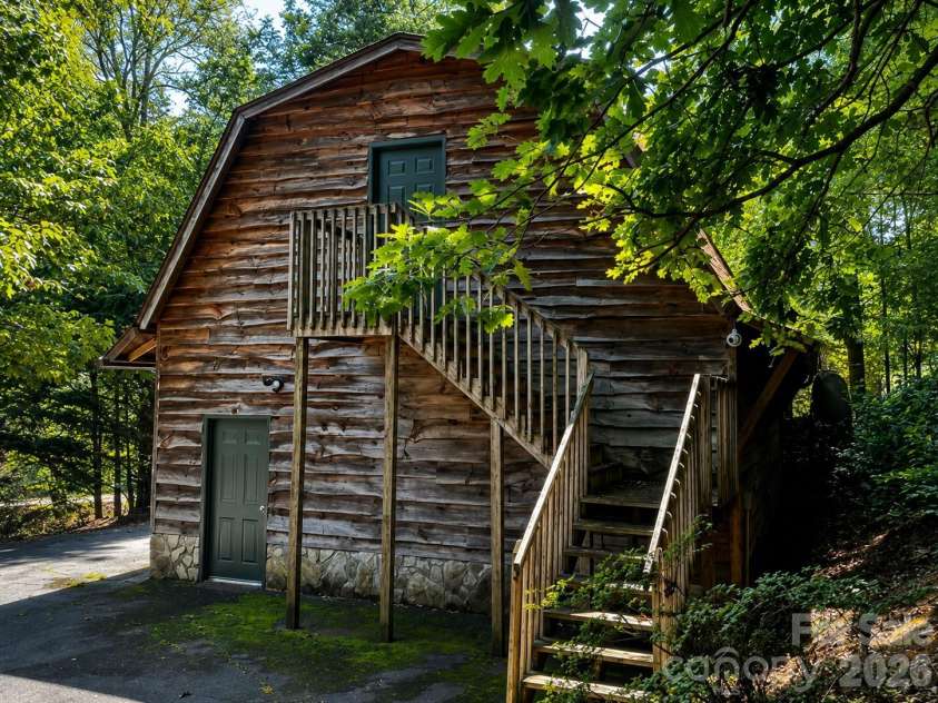 51 Sleepy Forest Drive, Leicester, NC 28748.  MLS# CAR4412266, YatesRealty ID 50110. 