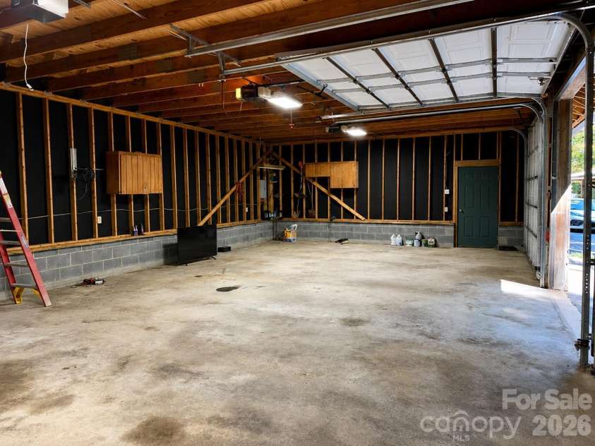 51 Sleepy Forest Drive, Leicester, NC 28748.  MLS# CAR4412266, YatesRealty ID 50110. 