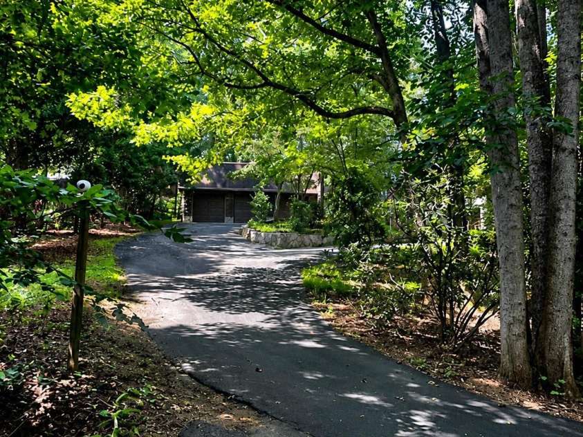 51 Sleepy Forest Drive, Leicester, NC 28748.  MLS# CAR4412266, YatesRealty ID 50110. 