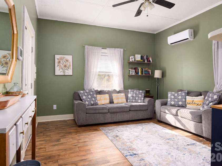404 7th Avenue, Lexington, NC 27292.  MLS# CAR4423693, YatesRealty ID 50113. 