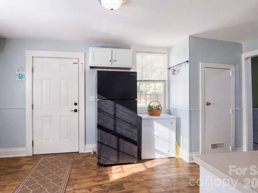 404 7th Avenue, Lexington, NC 27292.  MLS# CAR4423693, YatesRealty ID 50113. 