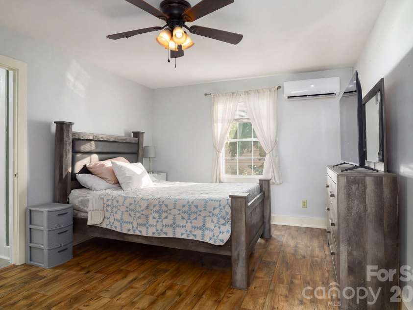 404 7th Avenue, Lexington, NC 27292.  MLS# CAR4423693, YatesRealty ID 50113. 