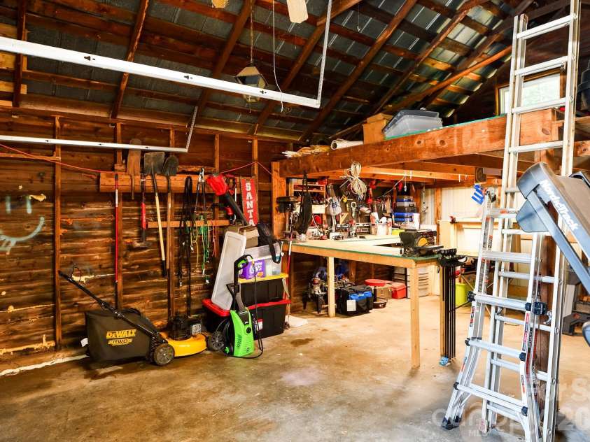 404 7th Avenue, Lexington, NC 27292.  MLS# CAR4423693, YatesRealty ID 50113. 