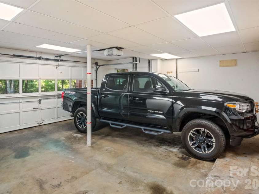 1137 Mountain Laurel Drive, Columbus, NC 28722.  MLS# CAR4423515, YatesRealty ID 50115. 