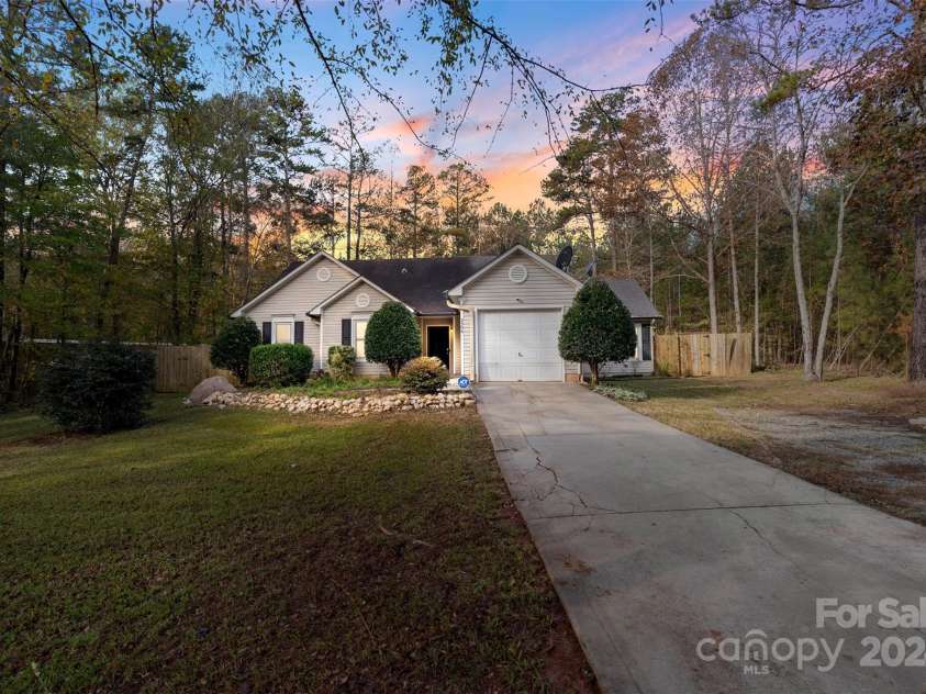 2306 Morningside Drive, Lancaster, SC 29720.  MLS# CAR4201758, YatesRealty ID 5012. 