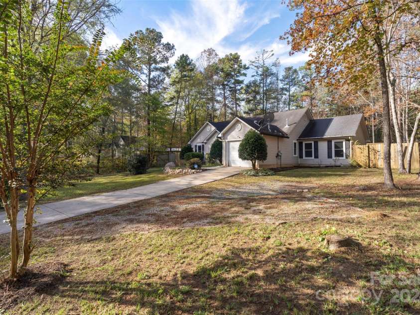 2306 Morningside Drive, Lancaster, SC 29720.  MLS# CAR4201758, YatesRealty ID 5012. 