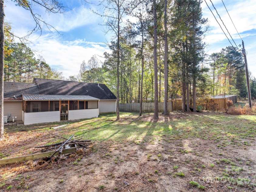 2306 Morningside Drive, Lancaster, SC 29720.  MLS# CAR4201758, YatesRealty ID 5012. 