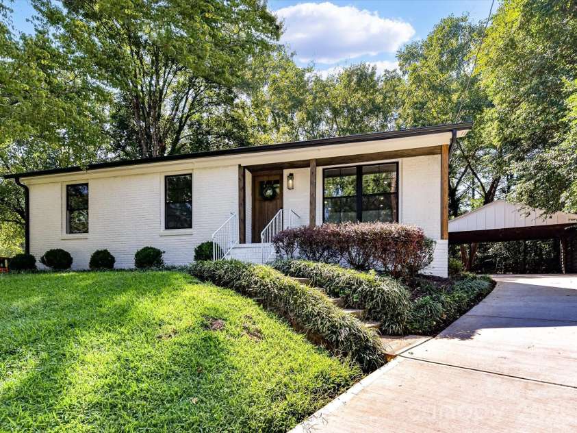 6711 Raven Place, Charlotte, NC 28210.  MLS# CAR4423625, YatesRealty ID 50121. 