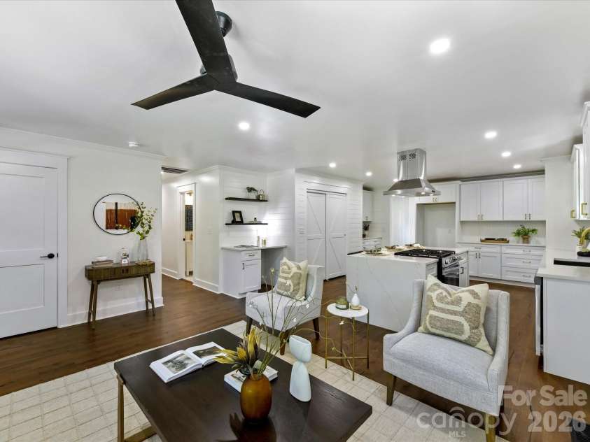 6711 Raven Place, Charlotte, NC 28210.  MLS# CAR4423625, YatesRealty ID 50121. 