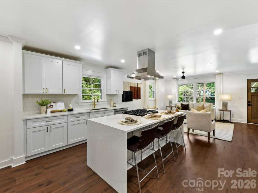 6711 Raven Place, Charlotte, NC 28210.  MLS# CAR4423625, YatesRealty ID 50121. 
