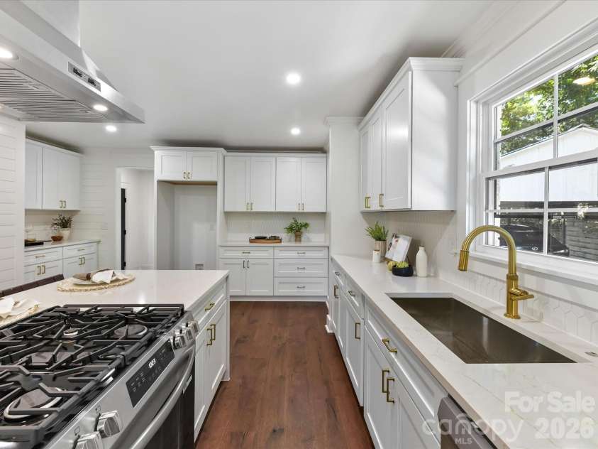 6711 Raven Place, Charlotte, NC 28210.  MLS# CAR4423625, YatesRealty ID 50121. 